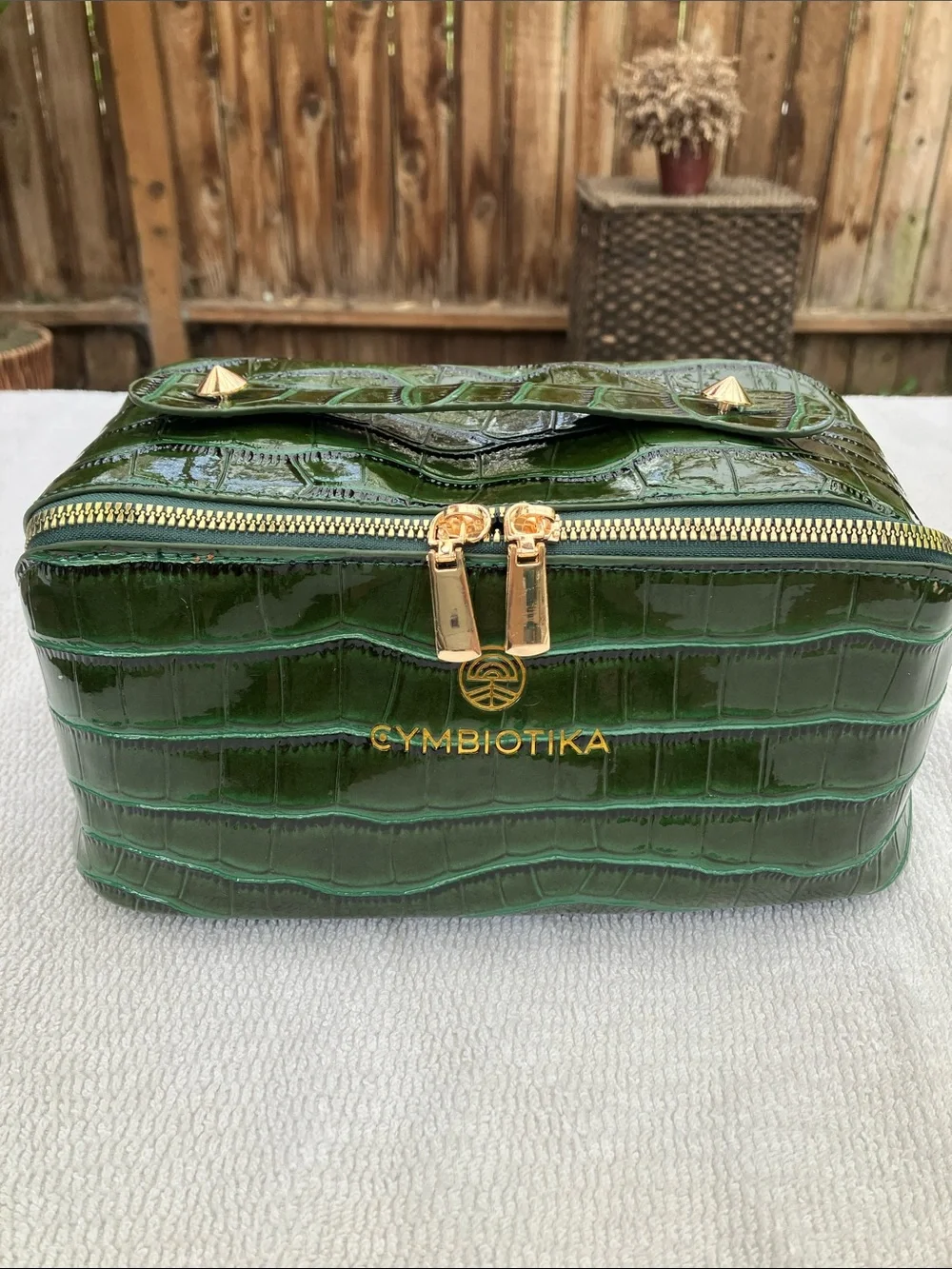 NWOT Cymbiotika Forest Green Croc Embossed Cosmetic Toiletry Travel case